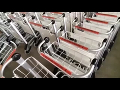 Trolley do aeroporto em entrega